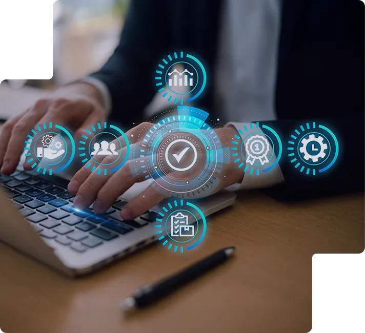Profissional digitando em um notebook com ícones de integração de processos